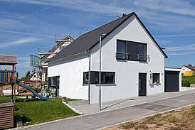 Haus Escher Massivhaus Außenansicht mit Garage